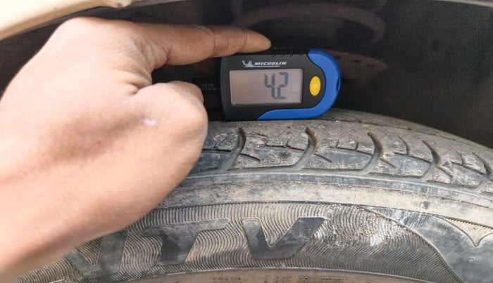 2013 Hyundai i20 MAGNA (O) 1.4 CRDI, Diesel, Manual, 1,09,972 km, tyre