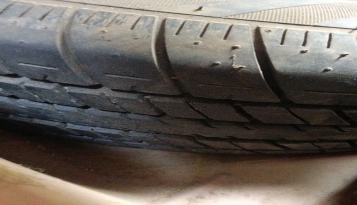 2013 Volkswagen Cross Polo HIGHLINE TDI, Diesel, Manual, 1,23,565 km, tyre