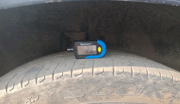 2013 Audi Q5 3.0 TDI PREMIUM PLUS S LINE, Diesel, Automatic, 1,71,101 km, tyre