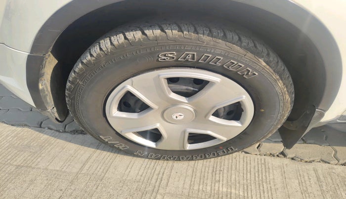 2017 Mahindra XUV500 W6, Diesel, Manual, 84,365 km, tyre