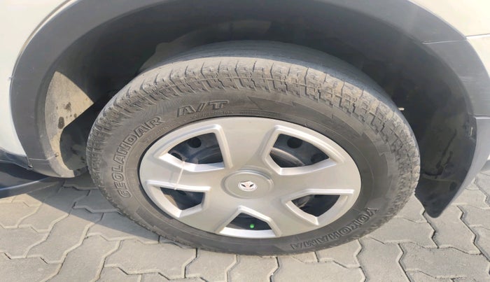 2017 Mahindra XUV500 W6, Diesel, Manual, 84,365 km, tyre