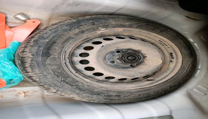 2017 Hyundai Xcent SX 1.2 (O), Petrol, Manual, 1,04,975 km, tyre