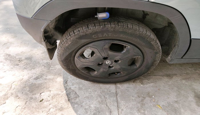 2024 Tata PUNCH Accomplished Plus AMT, Petrol, Automatic, 19,082 km, tyre