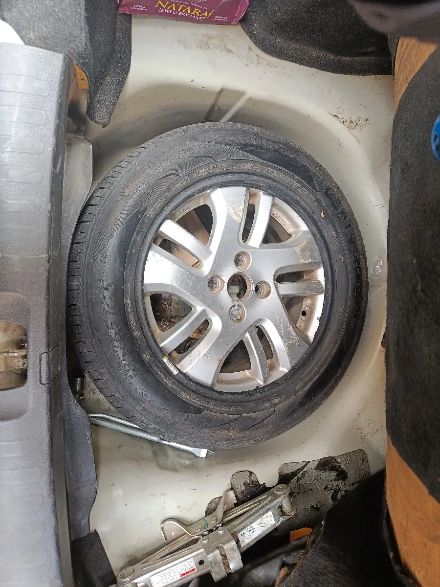 2012 Maruti Swift Dzire ZDI, Diesel, Manual, 1,06,890 km, tyre
