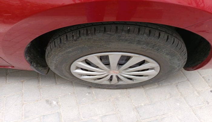2022 Maruti Dzire VXI, Petrol, Manual, 23,304 km, tyre