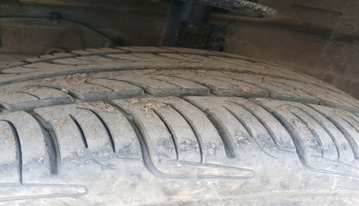 2014 Maruti Ciaz ZDI, Diesel, Manual, 1,84,025 km, tyre