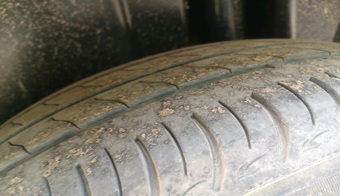 2014 Maruti Ciaz ZDI, Diesel, Manual, 1,84,025 km, tyre