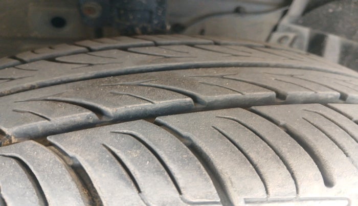 2014 Maruti Ciaz ZDI, Diesel, Manual, 1,84,025 km, tyre