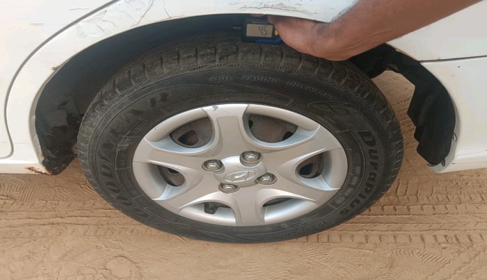 2011 Hyundai Accent EXECUTIVE, Petrol, Manual, 1,30,656 km, tyre