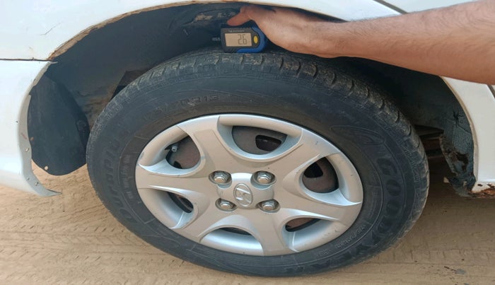 2011 Hyundai Accent EXECUTIVE, Petrol, Manual, 1,30,656 km, tyre