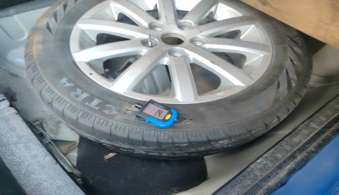 2012 Maruti SX4 VXI, Petrol, Manual, 2,42,172 km, tyre