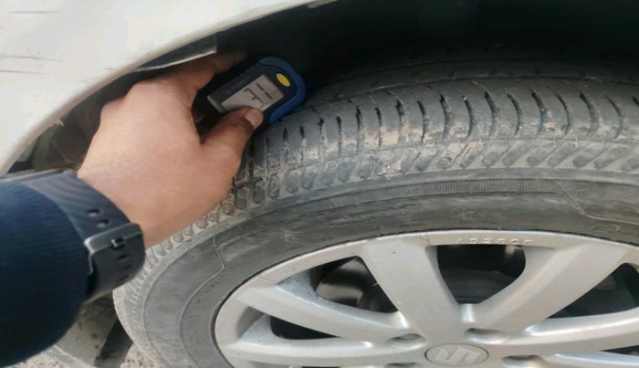 2012 Maruti SX4 VXI, Petrol, Manual, 2,42,172 km, tyre