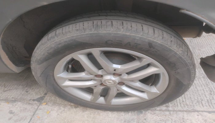 2022 Renault TRIBER RXZ AMT, Petrol, Automatic, 34,631 km, tyre