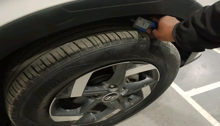 2020 Hyundai VENUE SX 1.0 TURBO, Petrol, Manual, 29,621 km, tyre