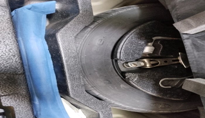 2016 Maruti Ciaz ZXI+ RS, Petrol, Manual, 75,859 km, tyre