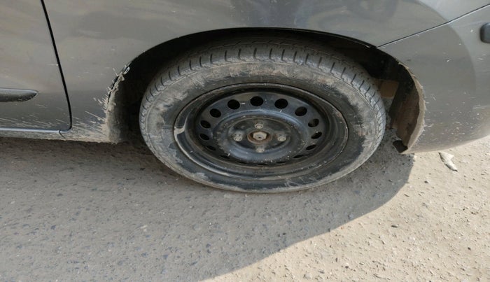 2016 Maruti Wagon R 1.0 VXI, Petrol, Manual, 46,112 km, tyre