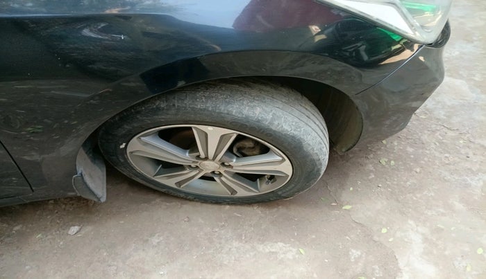 2018 Hyundai Verna 1.6 SX (O) CRDI MT, Diesel, Manual, 1,21,534 km, tyre