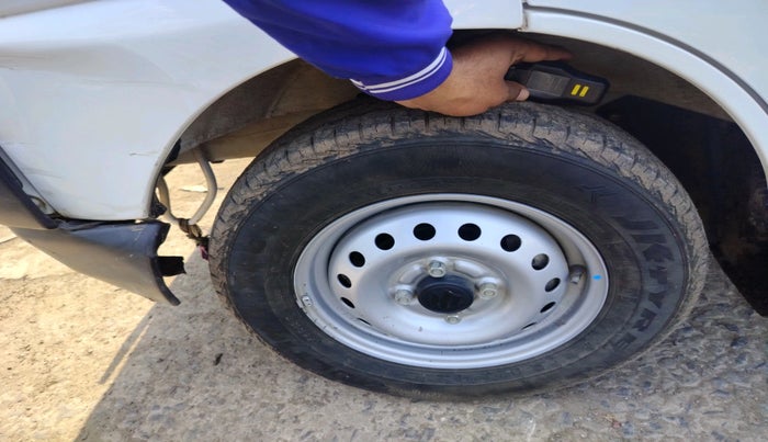 2023 Maruti Eeco 5 STR AC, Petrol, Manual, 24,467 km, tyre