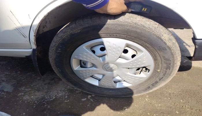 2023 Maruti Eeco 5 STR AC, Petrol, Manual, 24,467 km, tyre