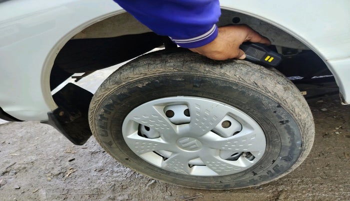 2023 Maruti Eeco 5 STR AC, Petrol, Manual, 24,467 km, tyre