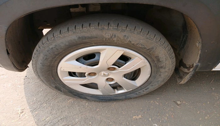 2016 Renault Kwid RXT 0.8, Petrol, Manual, 1,22,357 km, tyre