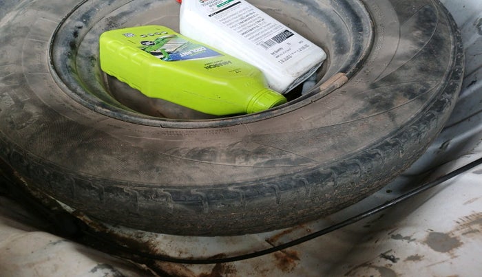 2016 Renault Kwid RXT 0.8, Petrol, Manual, 1,22,357 km, tyre