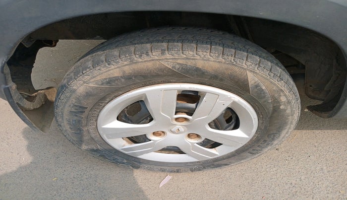 2016 Renault Kwid RXT 0.8, Petrol, Manual, 1,22,357 km, tyre