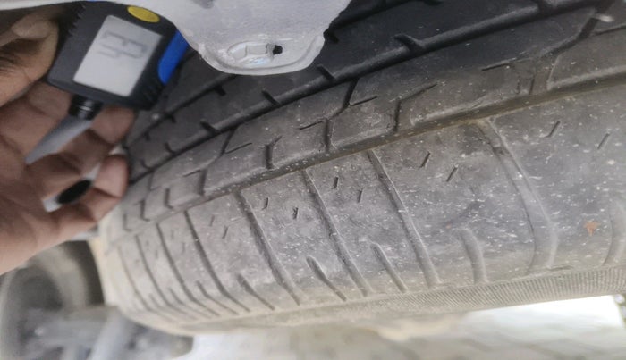 2017 Toyota Innova Crysta 2.8 ZX AT 7 STR, Diesel, Automatic, 1,26,090 km, tyre