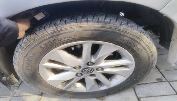 2017 Toyota Innova Crysta 2.8 ZX AT 7 STR, Diesel, Automatic, 1,26,090 km, tyre