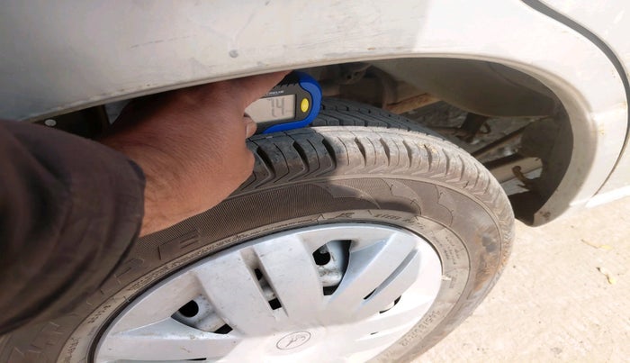 2011 Maruti Alto LX, Petrol, Manual, 74,404 km, tyre