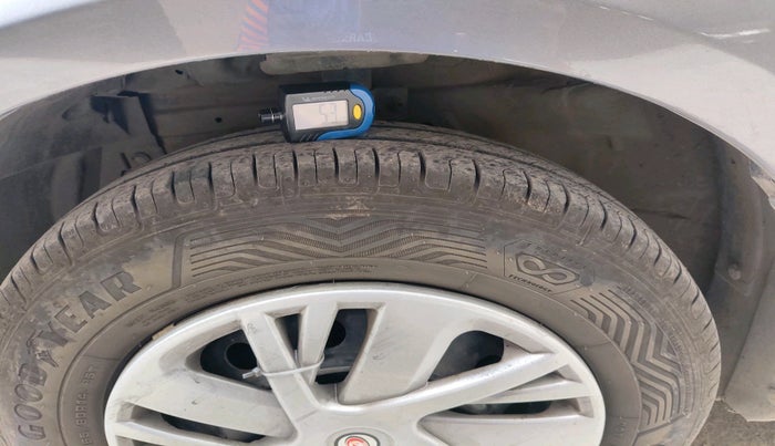 2012 Maruti Swift VDI, Diesel, Manual, 1,04,777 km, tyre