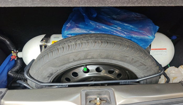 2023 Maruti New Wagon-R VXI CNG 1.0, Petrol, Manual, 33,886 km, tyre