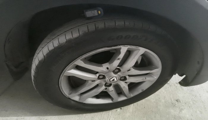 2022 Renault TRIBER RXZ AMT, Petrol, Automatic, 33,642 km, tyre