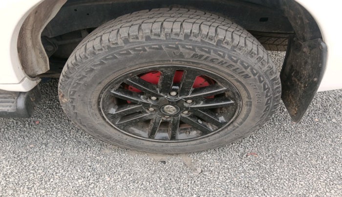 2014 Toyota Fortuner 3.0 4X2 MT, Diesel, Manual, 1,21,804 km, tyre