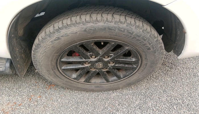 2014 Toyota Fortuner 3.0 4X2 MT, Diesel, Manual, 1,21,804 km, tyre