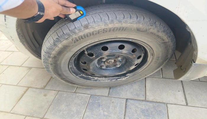 2015 Maruti Swift VXI, Petrol, Manual, 88,327 km, tyre