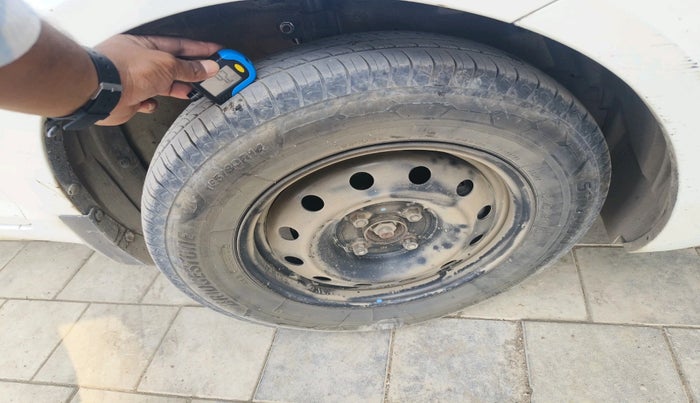 2015 Maruti Swift VXI, Petrol, Manual, 88,327 km, tyre