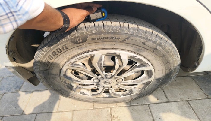 2015 Maruti Swift VXI, Petrol, Manual, 88,327 km, tyre