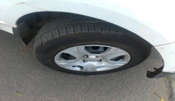 2013 Ford Ecosport TREND 1.5L DIESEL, Diesel, Manual, 1,68,305 km, tyre