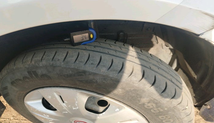 2016 Maruti Swift VXI, Petrol, Manual, 1,11,702 km, tyre