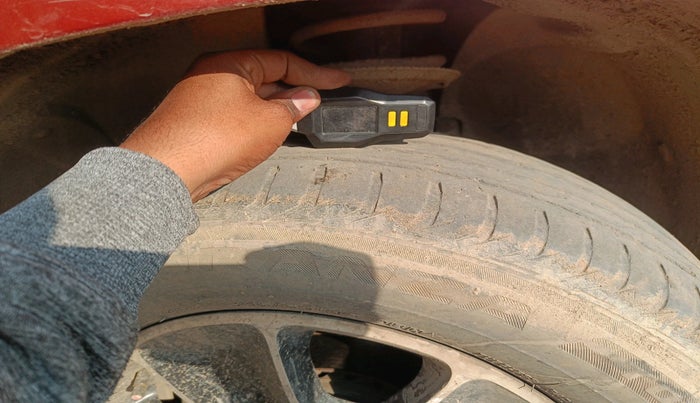 2017 Renault Duster 85 PS RXS MT DIESEL, Diesel, Manual, 1,68,467 km, tyre