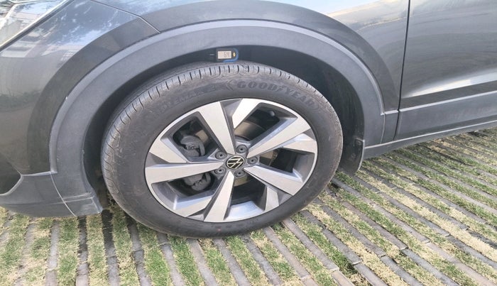 2022 Volkswagen TAIGUN TOPLINE 1.0 TSI AT, Petrol, Automatic, 63,950 km, tyre