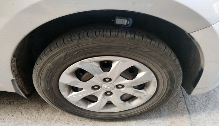 2016 Hyundai Elite i20 SPORTZ 1.2, Petrol, Manual, 1,21,782 km, tyre