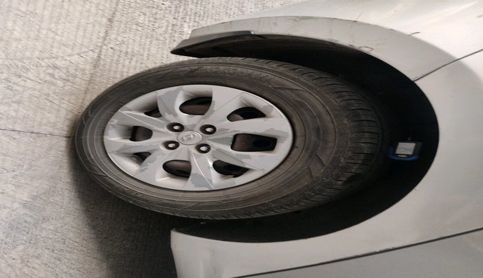 2016 Hyundai Elite i20 SPORTZ 1.2, Petrol, Manual, 1,21,782 km, tyre