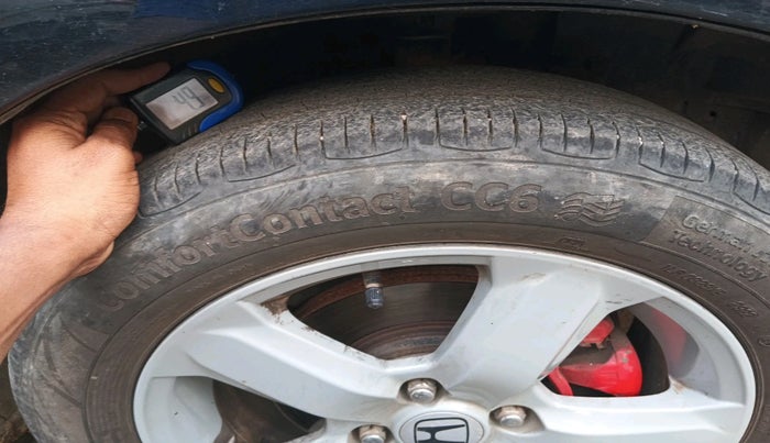 2012 Honda Jazz 1.2 L I-VTEC SELECT, Petrol, Manual, 1,38,372 km, tyre