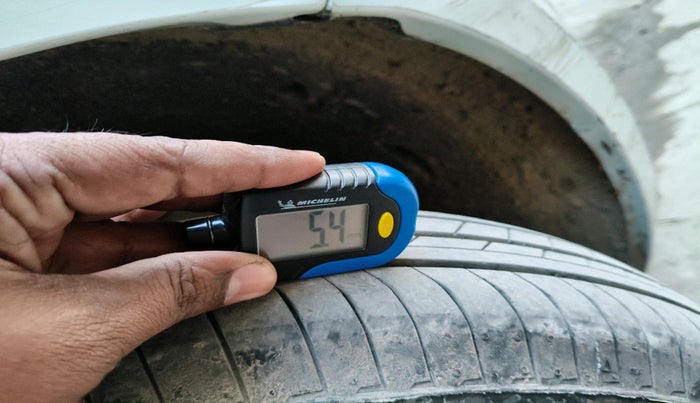 2022 Maruti Swift LXI, Petrol, Manual, 1,10,413 km, tyre