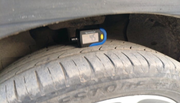 2014 Fiat Avventura EMOTION MULTIJET 1.3, Diesel, Manual, 1,25,890 km, tyre