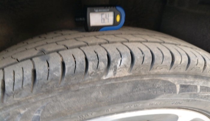 2014 Fiat Avventura EMOTION MULTIJET 1.3, Diesel, Manual, 1,25,890 km, tyre