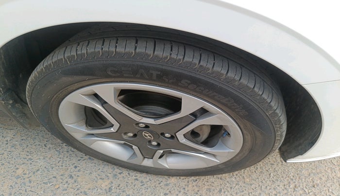 2024 Hyundai NEW I20 Sportz (O) 1.2 IVT, Petrol, Automatic, 18,000 km, tyre