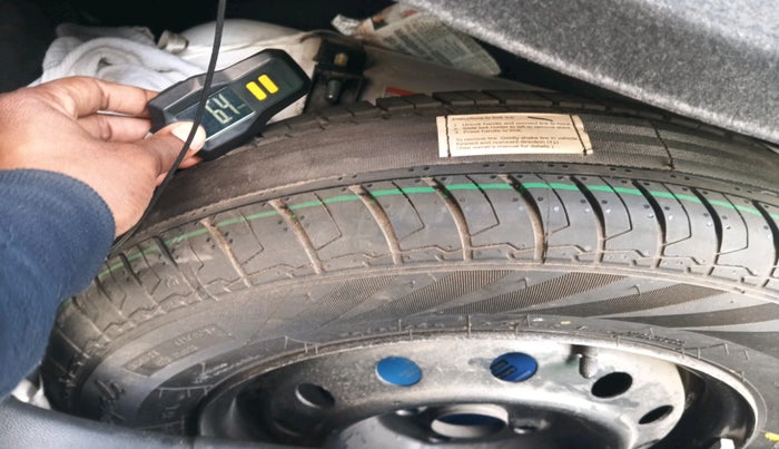 2023 Maruti Swift VXI CNG, Petrol, Manual, 61,305 km, tyre